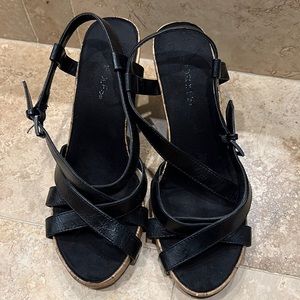 Aerosoles “at first plush” Criss cross black wedge sandals